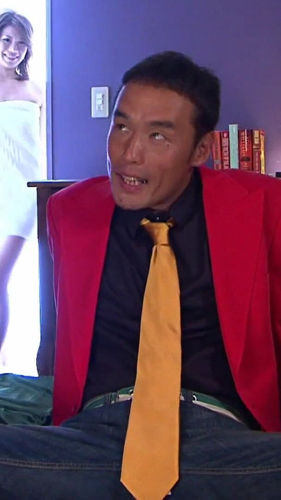 Zapanjujući trenutak iz "JAPANSKA CURA SE SAGINJE DOK JE JEBU DVA ŽESTOKA"