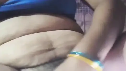 Gudi Bhabhi put her finger in her pussy when she remembered her husband at home, she put her finger in her pussy and removed the water from the pussy, it looks very good.
