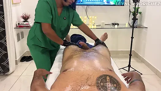 Unterschätztes vergnügen - wunderschöne latina gibt eine spezielle happy end-massage