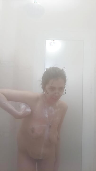 Hot shower boobs dance