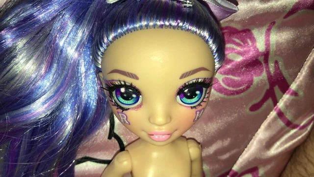 Cum On Rainbow High Violet Cheerleader Doll 2