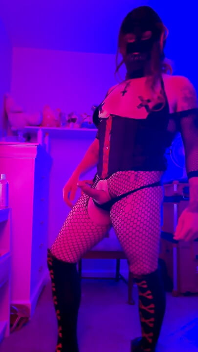 Toying solo TheXD needs new outfits send me some! Thanks you
