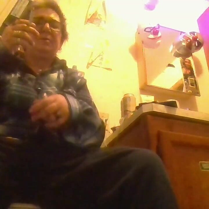 Horny Curvy Autie Fingers Herself