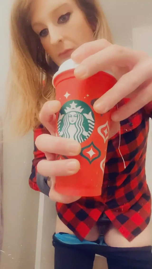 Slut Drinking her own piss