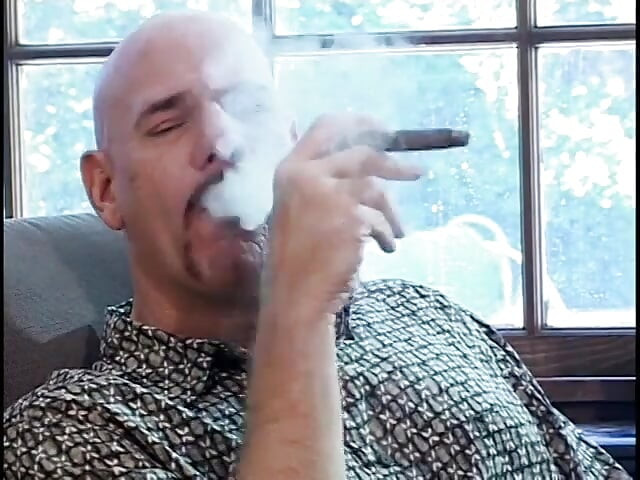 Cô bé sô cô la hứng tình muốn nếm thử con cu trắng và đụ nó một cách thô bạo