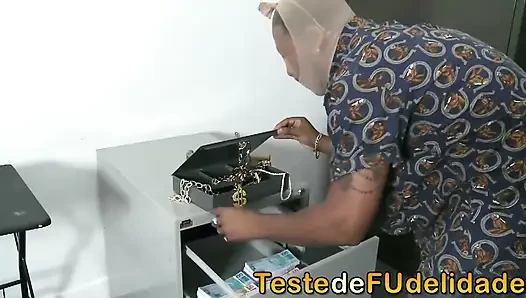 Kasasını tamamen ele geçiren ateşli polis