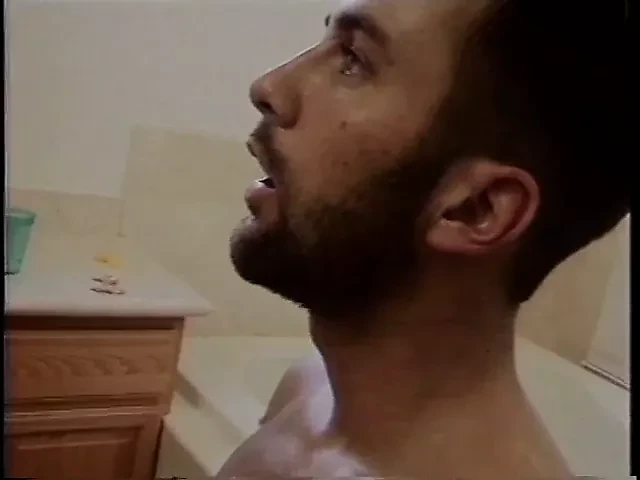 Novios tienen sexo gay desagradable en casa