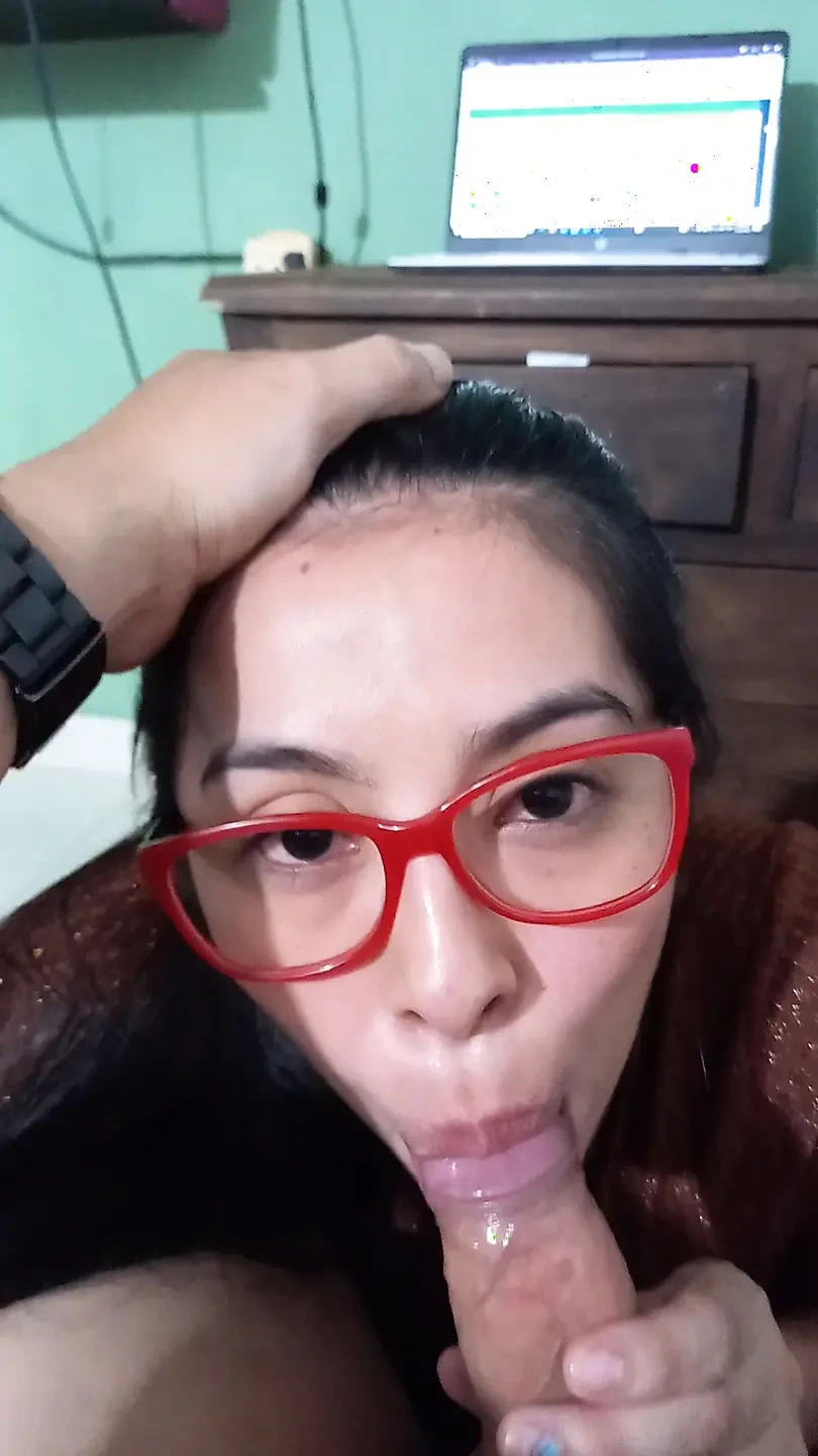 我喜欢在他老婆不在家时把我邻居的睾丸留空。