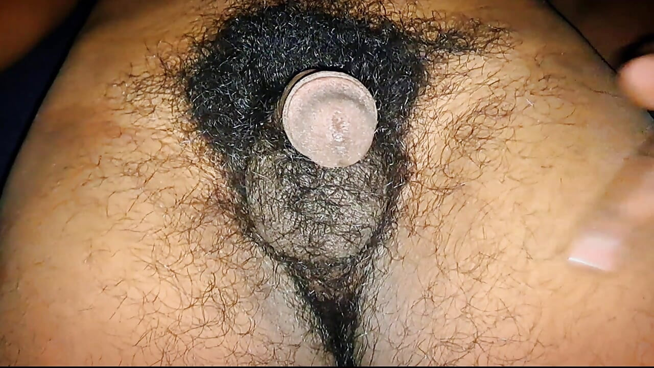年轻的印度男孩展示他的大鸡巴。
