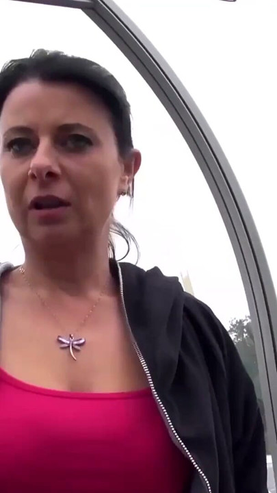 Hausfrau Bonny Devil im Auto fremd gegangen | Clip 1