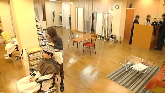 Göz temasının asla durmadığı salon