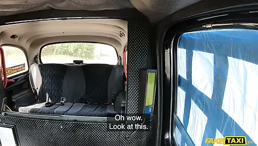 Fake taxi - nikki fox zeigt ihre rasierte ungarische muschi liebt schwanz
