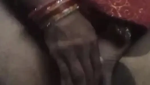 Indian bhabhi Chut se pani nikal ne ka maja hi kuch aur hai