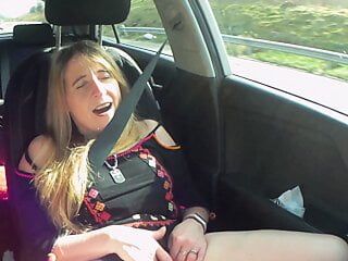 Beenie B's poesje spelen in de auto en daarbuiten - Brits