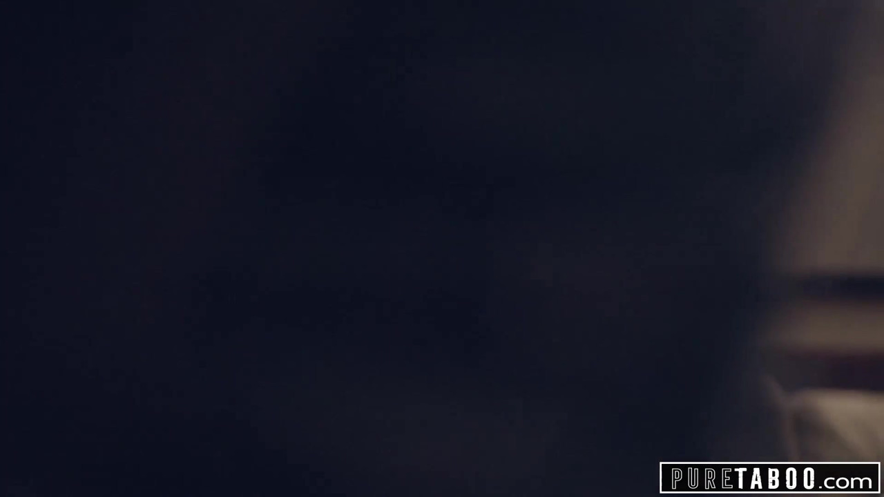 純粋なタブー義理の両親と義理の兄が新しい妹を歓迎