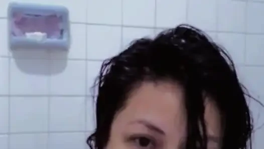 Playing with Dulceivanka in the bathroom