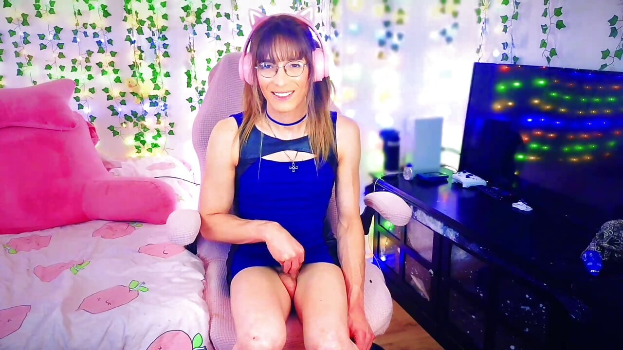 Χαριτωμένο τρανς κορίτσι τόσο μυώδες