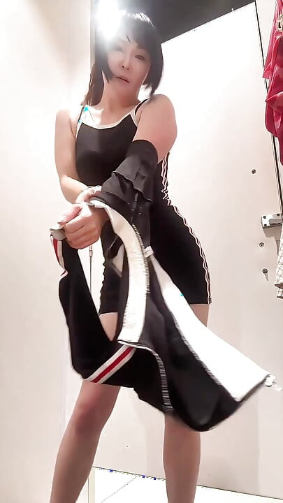 Misstaiwan Clothes Shopping at the Mall Exposing Tits and Pussy