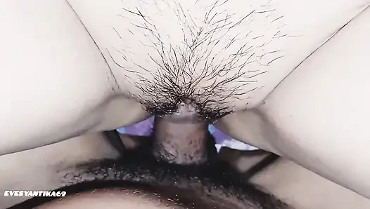 Ngentot gadis cantik berhijab tanpa kondom. Cewek ini nggak mau melepas jilbabnya saat berhubungan seks