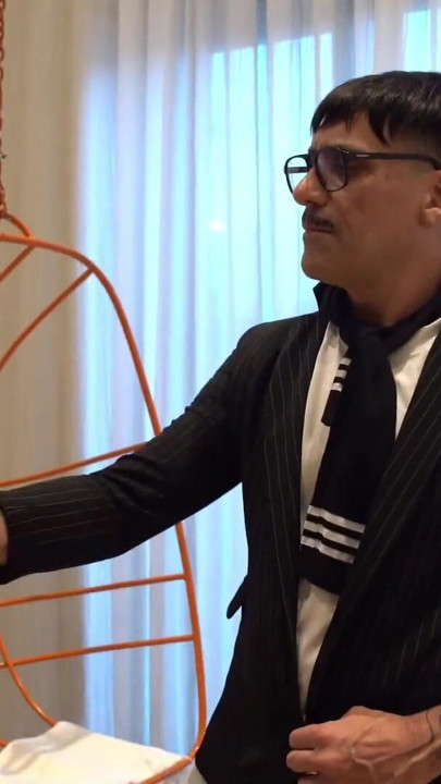 Don Bergolini is looking for his muse. The weirdest lesbian casting in Buenos Aires. | Clip 1
