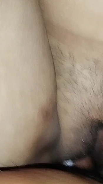 “印度农村女孩在床上享受性爱”的关键时刻