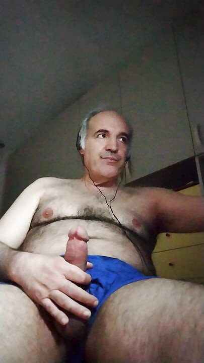 Drkala sam svoj kurac dva sata, napokon sam svršila