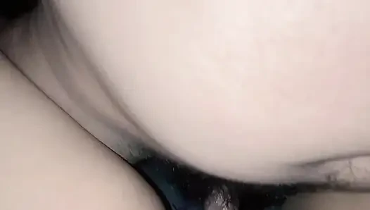 Eine pralle muschi ficken, während sie einen blowjob bekommen, fühlt es sich so gut an meinem schwanz an.