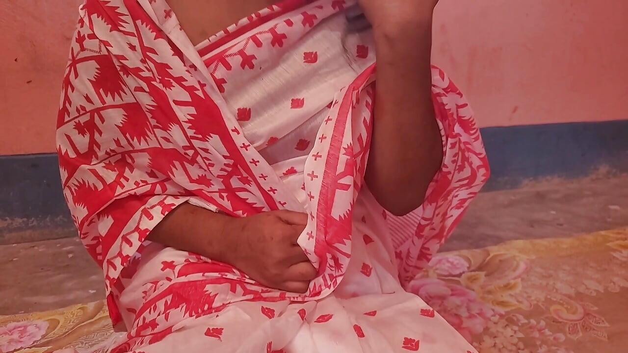 Viral Bangladeshi video of a woman in a saree feeding her younger stepsister.