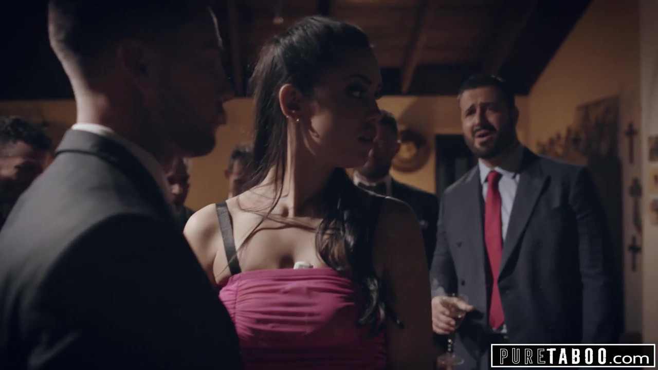 純粋なタブー痴女がビジネスマンに屈辱-公共ファック