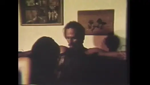 Шлюхи едят пенис