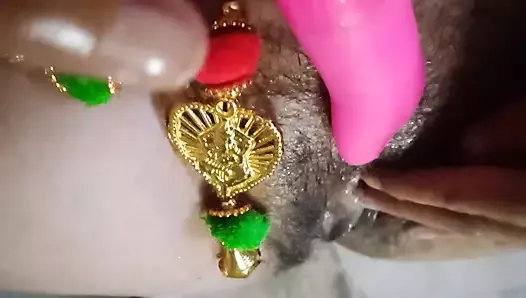 Indian lady fingering her tiny pussy with sex toy,lick Pussy