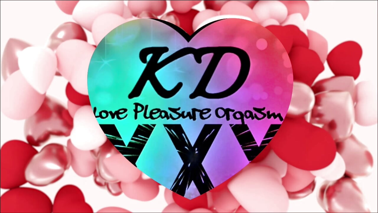 Kelly und ihre pulsierende muschi in einem moment der liebe, vergnügen und starken orgasmus