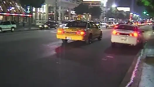 Wilde Taxifahrt: Heiße Blonde im Auto