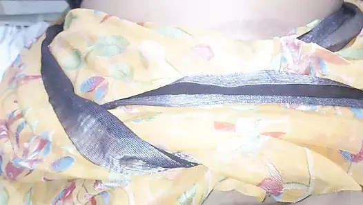 Бхабхи показывает тело своему парню