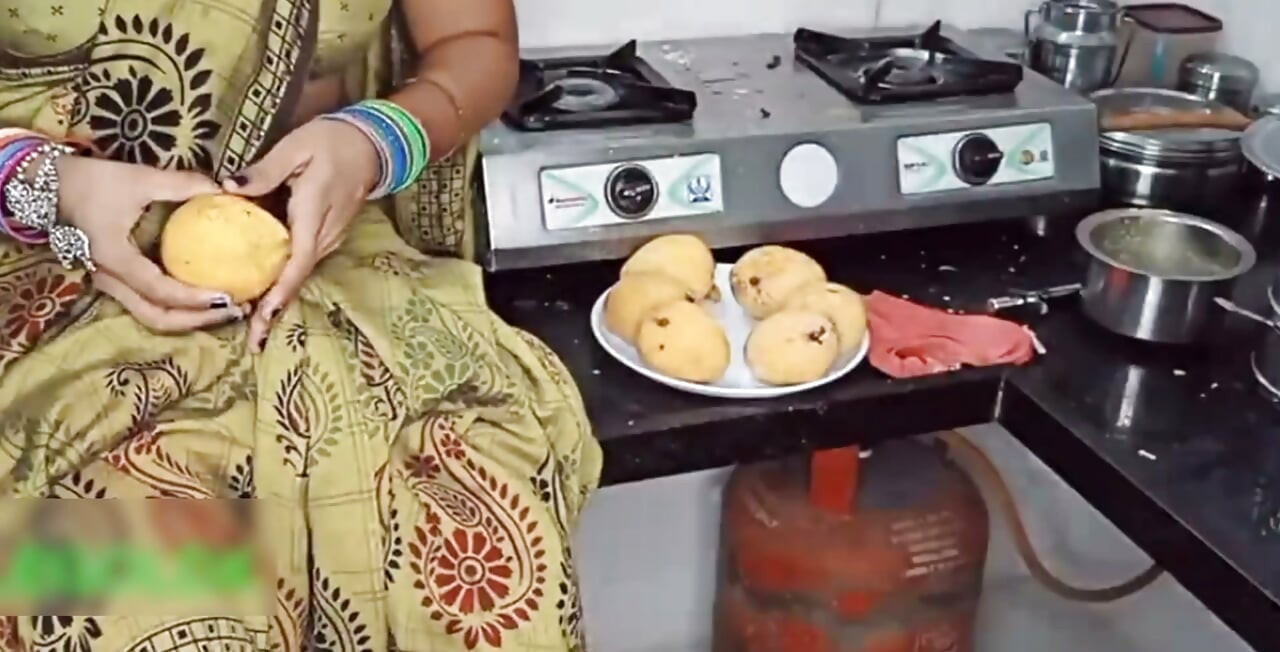 Tia indiana desi mostrando nossos peitos gostosos na cozinha enquanto nosso marido vem transar