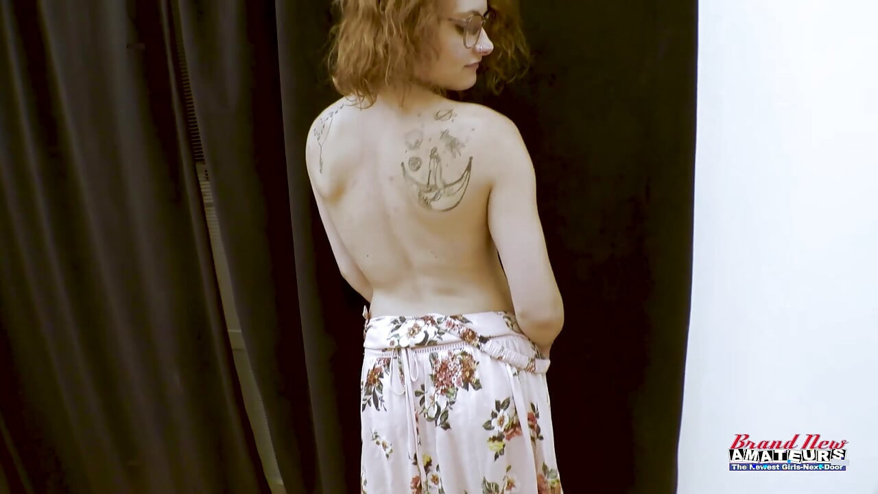 겸둥이 잉크 빨간 머리 Coed Luna 교구 핸잡 림잡 욕심 삼키기!