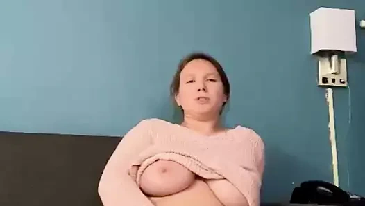 I left this video of me fucking myself hardcore in a pink sweater to my 64f lesbian housekeeper with her tips