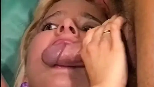 Волосатую пизду мокро трахнули