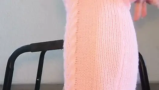Seks taburemde büyük dildoma biniyorum ve götümü sana doğru tutuyorum