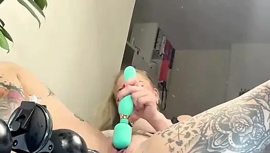 Cewek sange ini ncicipin mesin seks solo untuk pertama kalinya