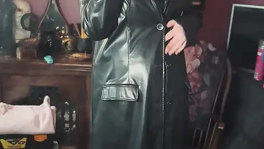 Smoking Mature, Tina Snua Smoking A Cigarette In A Full Length Leather Coat - Smoker