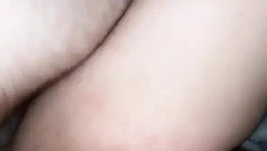 Ngentot memeknya dalam posisi misionaris close up