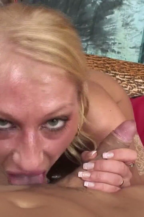 Insatiable slut gets her pussy stuffed