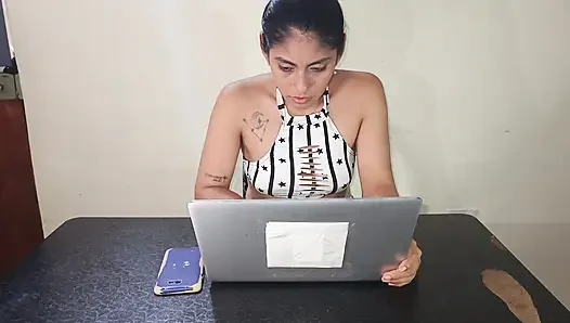 Sucks the cock of the technician who comes to fix the laptop - homemade ...