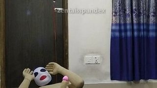 Zentai tarzan penis skjuter pilar och slåss