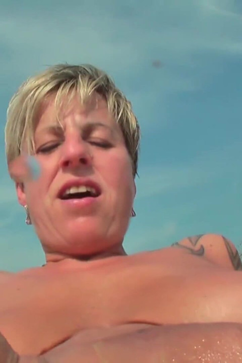 Mature blows and gets fisted