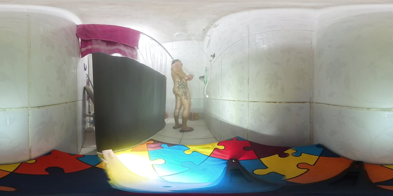 Vino să faci o baie cu mine!