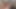 Junge französische studentin bläst und nimmt eine gesichtsbesamung auf ihre brille
