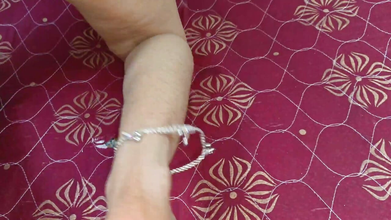 Brother-in-law quenched the thirst of sister-in-law's pussy by leaving