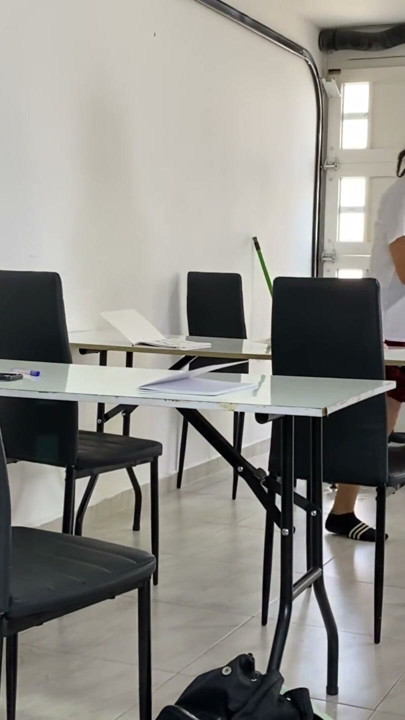 Napalona studentka zrobi wszystko, by nie oblać | Klip 2